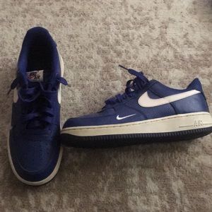 I’m selling my Nike blue shoes they are 5’5 and the color blue